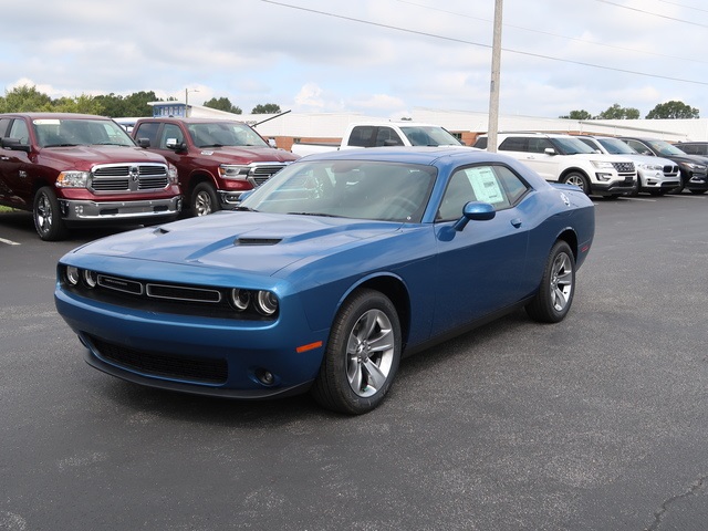 New 2020 Dodge Challenger SXT RWD 2D Coupe