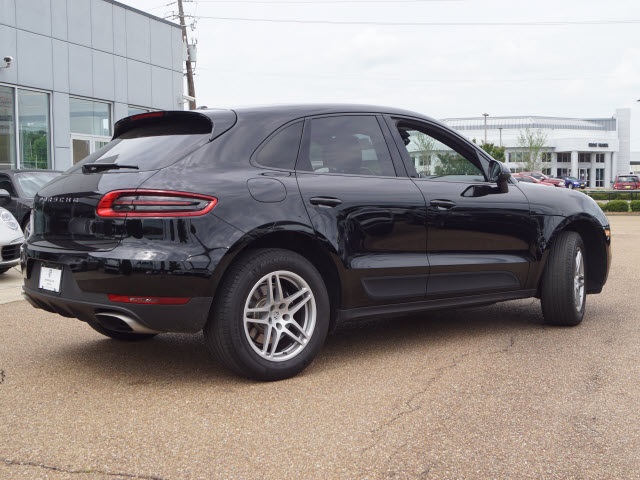 Pre-Owned 2018 Porsche Macan AWD 4D Sport Utility